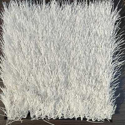 چمن مصنوعی 50 میلی متری قابل سفارشی با رنگ سفید در 5/8 گج و 8000 Dtex