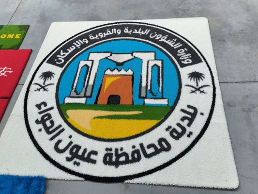 الگوی لوگو سفارشی شده چمن مصنوعی چمن مصنوعی با مقاومت عالی در برابر آتش و مقاومت UV