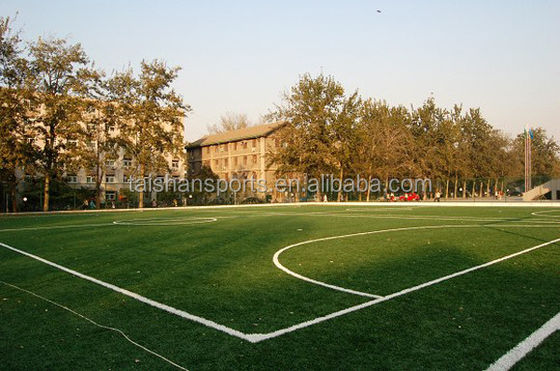 50 میلی متر سبزی مصنوعی ورزش چمن مواد PE 16000 Dtex ورزش Astro Turf برای فوتبال زمین فوتبال