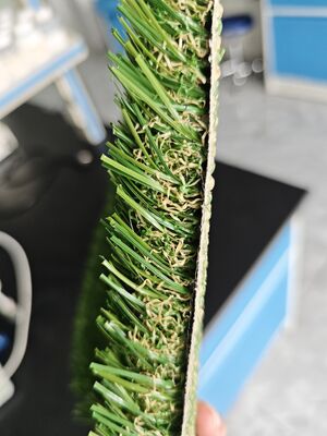 چمن مصنوعی سبز بدون پرکننده لاتکس شفاف 30 میلی‌متر مواد PE&PP نیاز به شن کم سوراخ‌های زهکشی