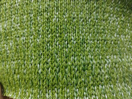 چمن مصنوعی بافت‌دار با ارتفاع پرز ۲۲ میلی‌متر و نفوذپذیری بالا برای چمن مصنوعی دوستدار حیوانات خانگی